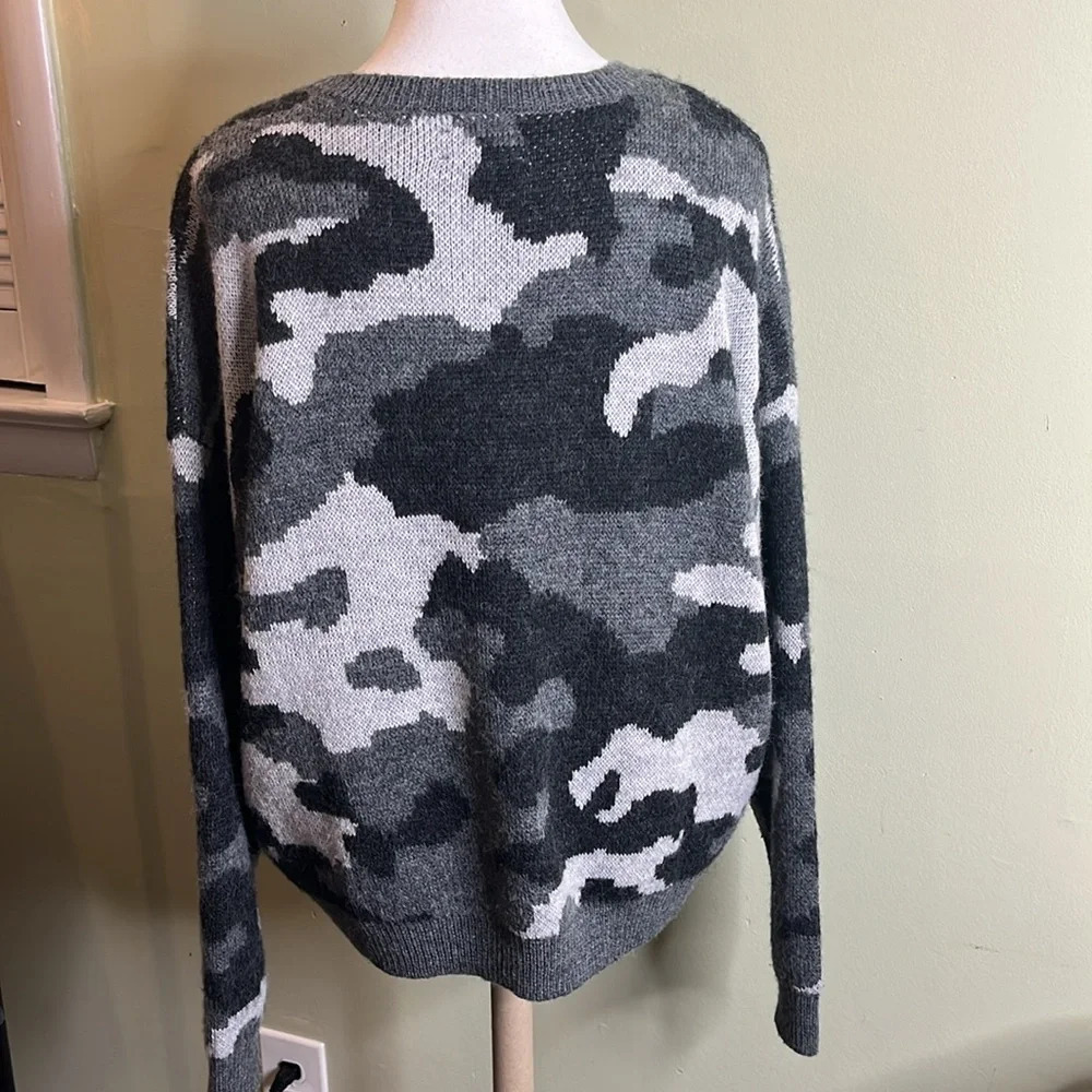 Lucky Brand Gray Camouflage wool blend crewneck Sweater, size XL - Picture 3 of 14